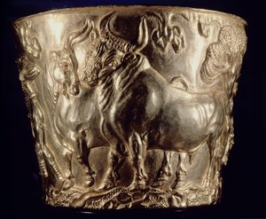 スパルタのバフィオの王家の墓、ミノア1世後期、紀元前1500年頃（金）で発見された飼いならされた雄牛を描いたカップ（148825も参照）